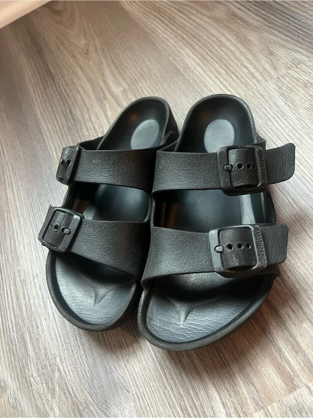 Birkenstock Kids Black Two-Strap Sandals 33/ size 2